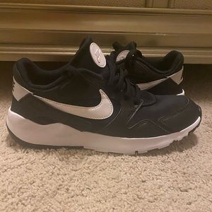 NIKE LD VICTORY WOMAN’S LIFESTYLE SHOE